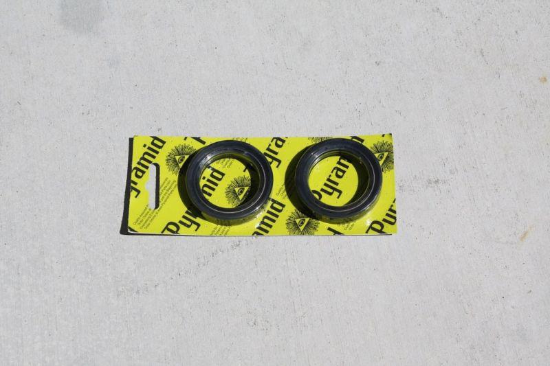 Nos front forks seals  for a 86-87 honda vt700 vt700c shadow 