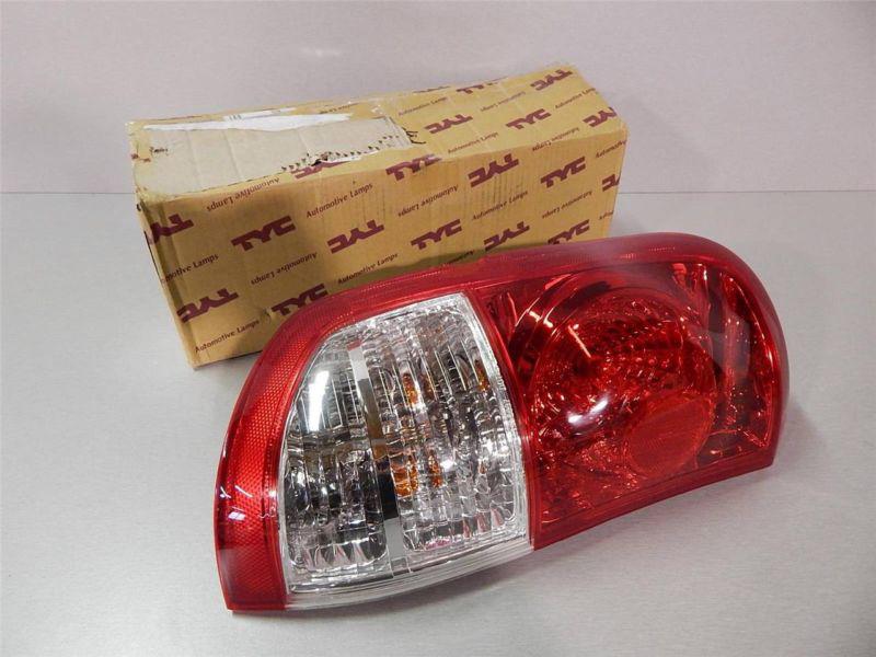 Tyc 11-6037-00 toyota tundra passenger side replacement tail light chipped