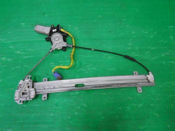 Honda stream 2000 front right door regulator [0213120]