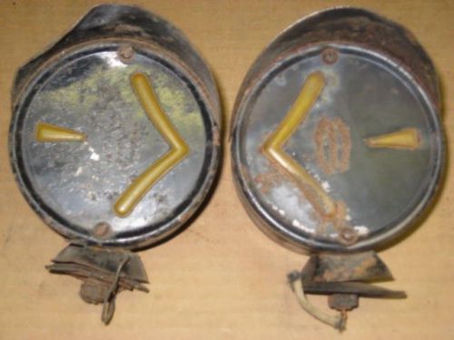 Pair front arrow safety device turn signals lights chevy dodge ford truck car