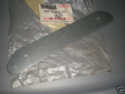 Nos yamaha yfm200 ytm225 flap fitting plate 29u-21623-0