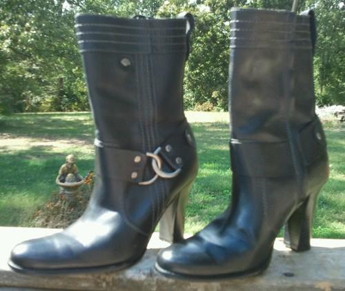 Harley davidson leather womans boots*7 1/2*hardly used*11 inchs tall*