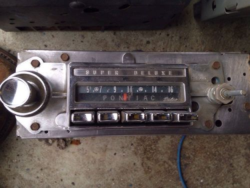 Original super deluxe radio w/ knobs &amp; bezels for  1964 pontiac full size car