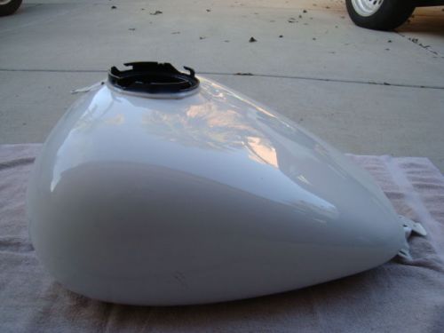 08 - 13 harley davidson touring and trike 6 gallon fuel tank - white color