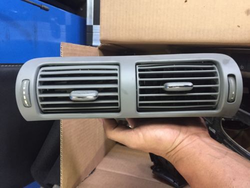 01-07 mercedes w203 a/c center vent grey