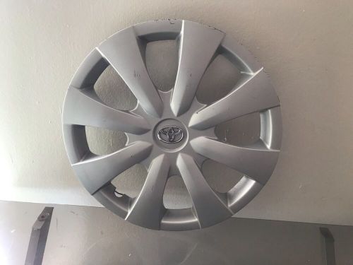 One original 2009 2010 2011 toyota corolla 15” hubcap in used condition