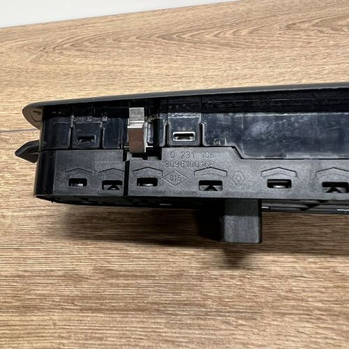 Renault scenic driver side front window switch 809610016r