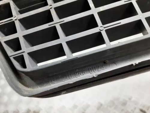 Mercedes-benz e w210 radiator grille 2108880023 diesel 120kw 2001 26612306-