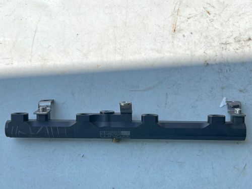 Nissan s13 radium top feed fuel - used as is (brackets but no inj seats)