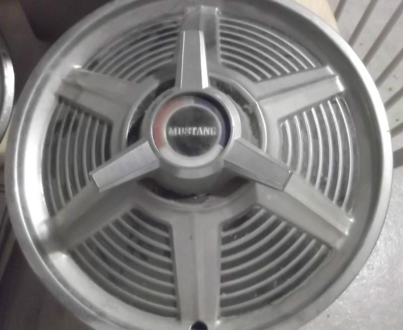 1966 ford mustang spinner hubcap 1 single hub cap