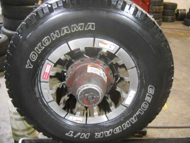 Yokohama 265/70/17 tire geolander h/t p265/70/r17 113s 8/32 tread