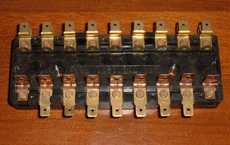 Volvo 160 series fuse block/ fuse holder -  oem - 681502