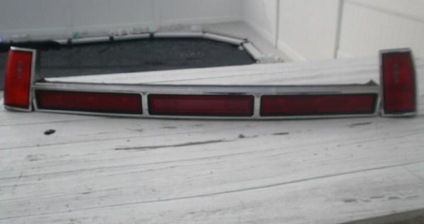 1990 to 1997 lincoln towncar tailight  assembly left, right & center  bar excel