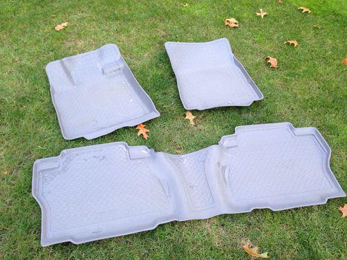 Husky liners front & rear floor liners 2010-2013 toyota tundra used for 11,00 mi