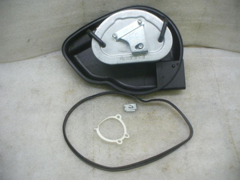 Harley 09 fxdf dyna 103 fatbob air cleaner back plate,filter & parts shown.