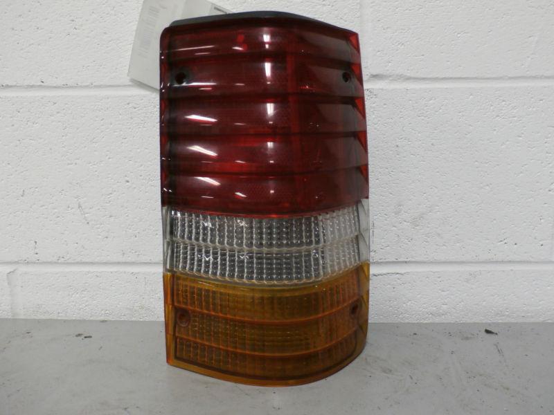 86-95 ford aerostar passenger side tail light