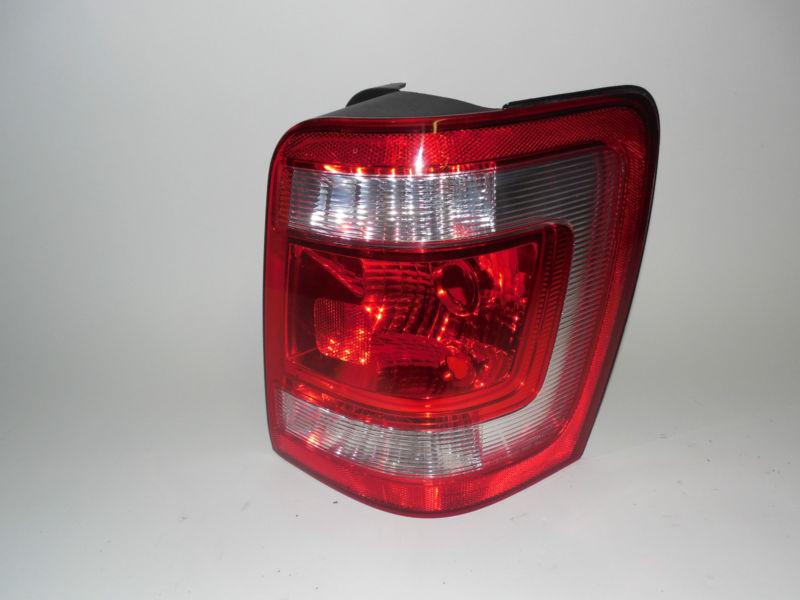 08 09 2010 2011 ford escape oem right tail light nice!