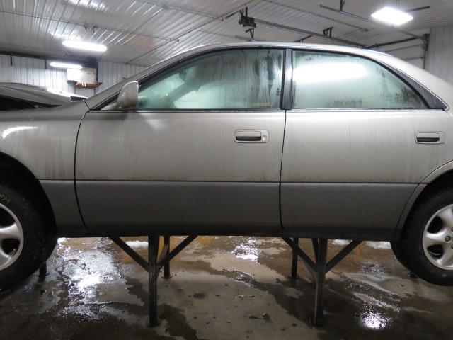 1997 lexus es300 front door left 2480068