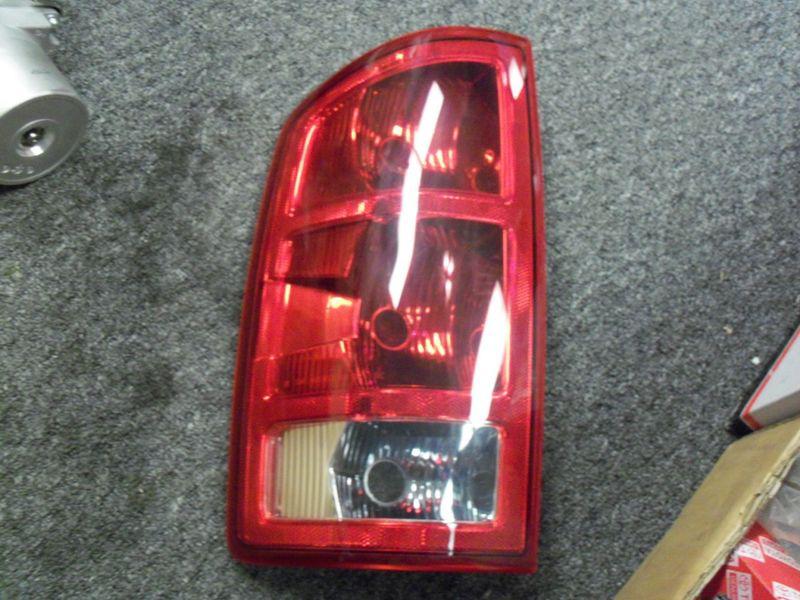 2003-2006 oem dodge ram 1500 2500 3500 lh driver side tail light 55077117