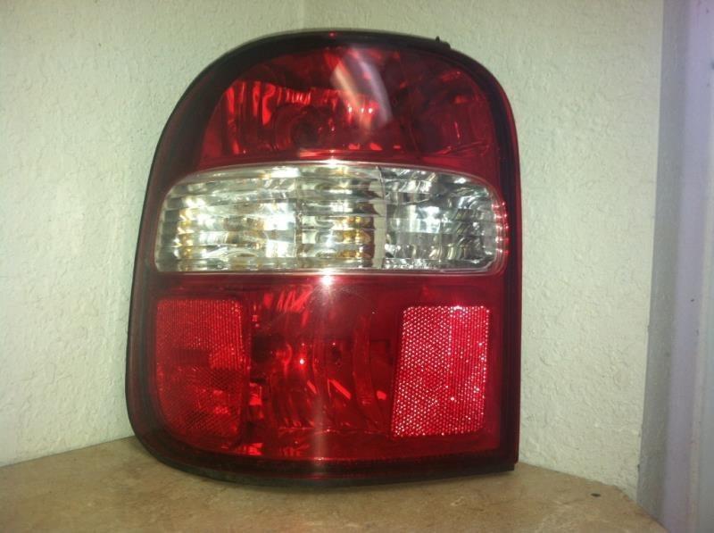 98 99 00 01 02 sportage l. tail light 4 dr 30396