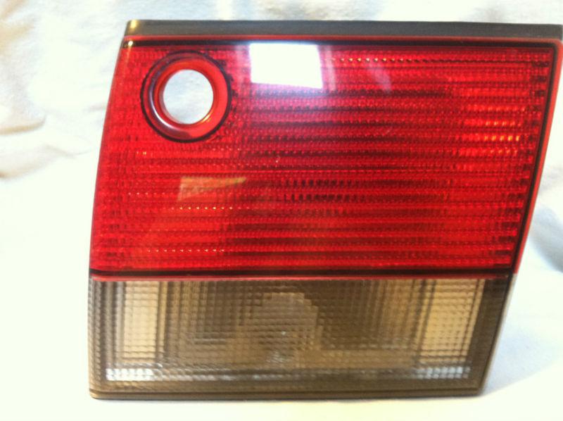 99 00 01 02 saab 9-3 hatchback right inner tail light passenger side w/bulb assy