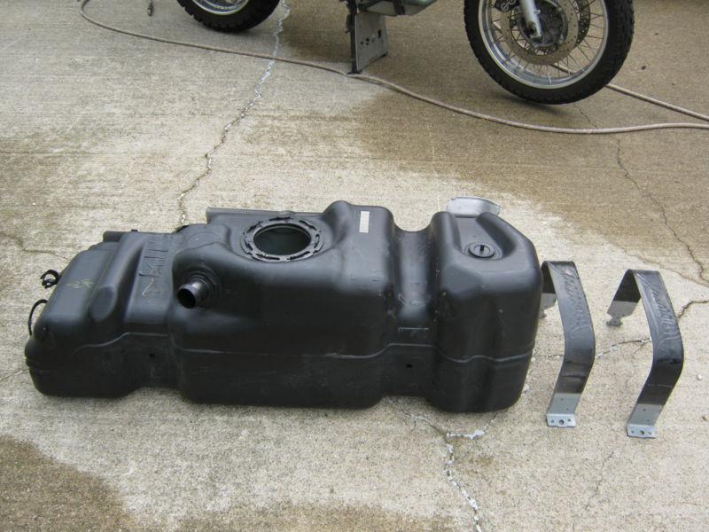 Fuel tank from a 2010 sierra hd pickup, diesel, new take-off with hanger straps