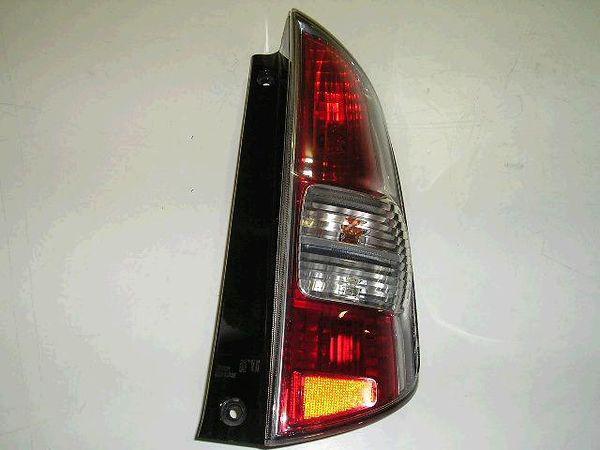 Daihatsu boon 2004 rear right combination lamp [9115500]