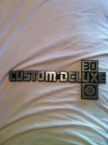 Chevy gmc custom deluxe 30 emblem