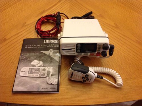 Uniden oceanus-dsc/ white full-featured  vhf marine radio with bracket