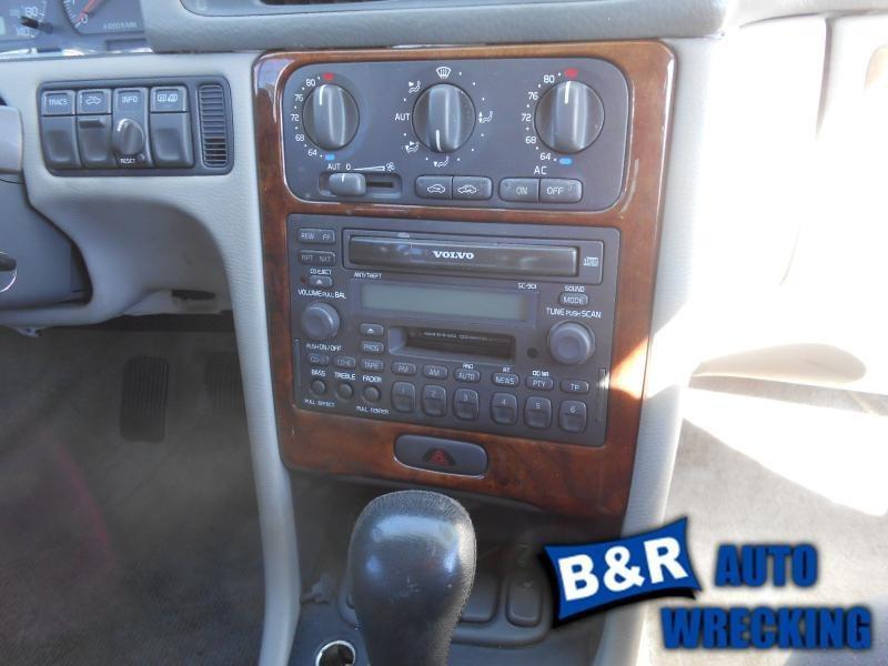 Radio / stereo for 98 99 00 01 02 03 04 volvo c70 ~