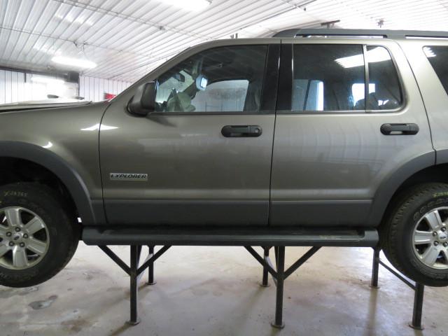 2006 ford explorer 95999 miles front door left