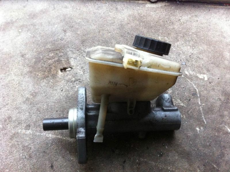 Volvo master brake cylinder & fluid reservoir s60 v70 01 02 03 04 05 06 07 08 09