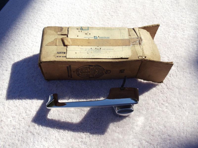 ~1~nos~ 1962 62 dodge/plymouth/chrysler/mopar left hand push button door handle~