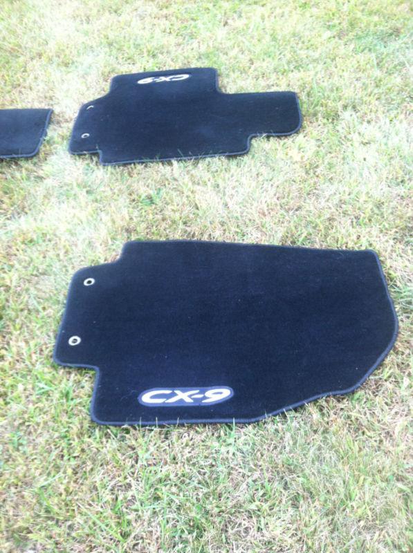 Mazda cx-9 floor mats (like new condition)