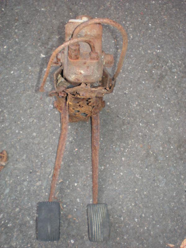 1956 triumph tr3 brake and clutch pedal box - original