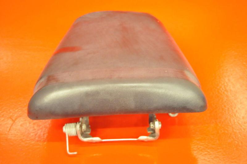 93  97 honda cbr900rr cbr 900 rr rear passenger seat 77300-mw0-790zb