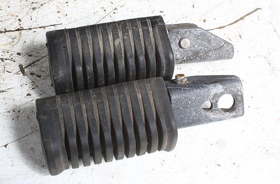 1982 kawasaki kz1100 kz1100a2 passenger foot pegs/oem