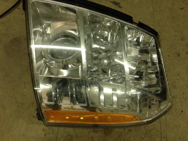 2007 escalade xenon headlight assembly (rt)