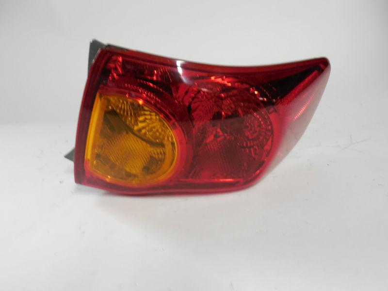 09 2010 toyota corolla oem right tail light nice!