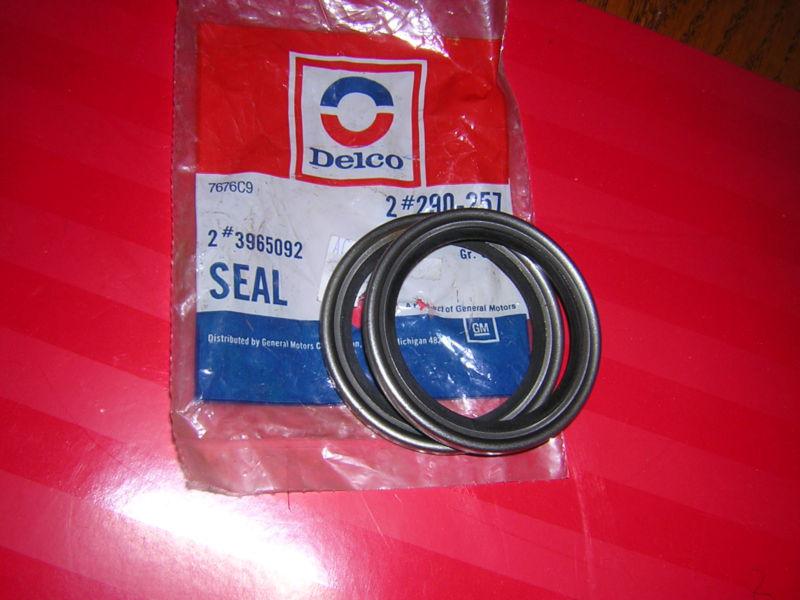 Nos gm front inner seals # 3965092 qty  2