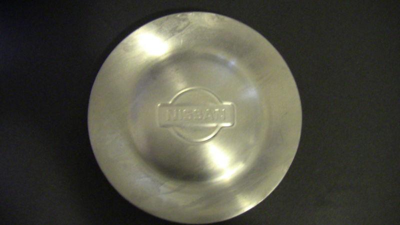 Nissan  wheel center cap 40315-2b000