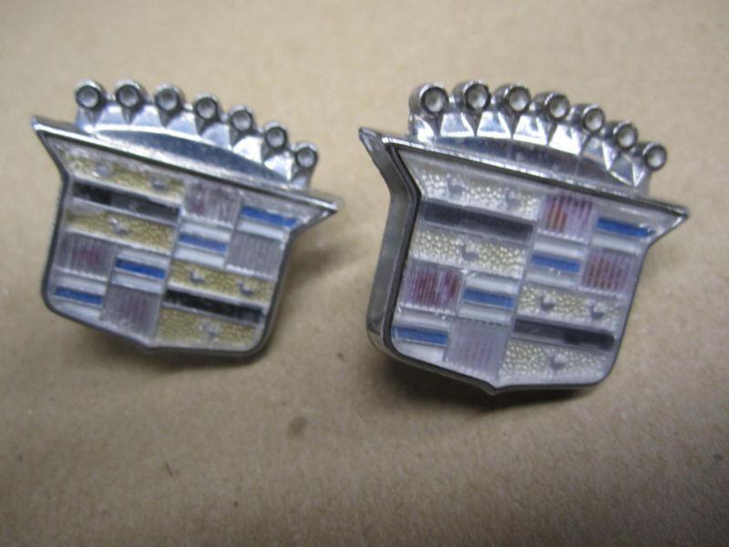 Cadillac emblem ornament oe  crest with pins set of 2   faded - average