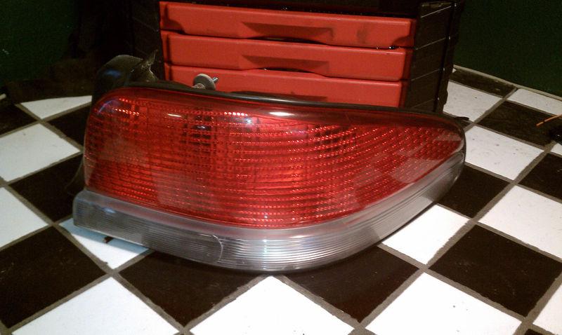 Chrysler cirrus 95 96 97 98 99 00 passenger side tail light assembly 1995-2000