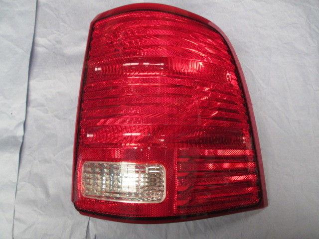 2002-2005 ford explorer right passenger side rear tail light lamp oem