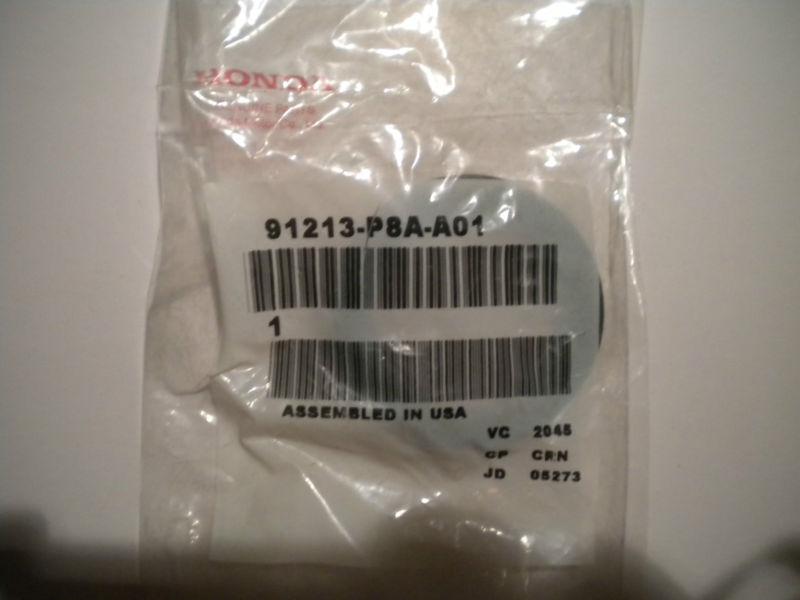 Oem honda part  oil seal (39x53x8) (nok)  part no. 91213-p8a-a01