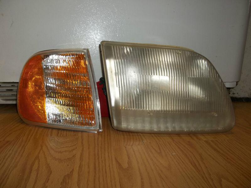 Headlight and corner parking light lens passenger's side fits 1999 ford f150