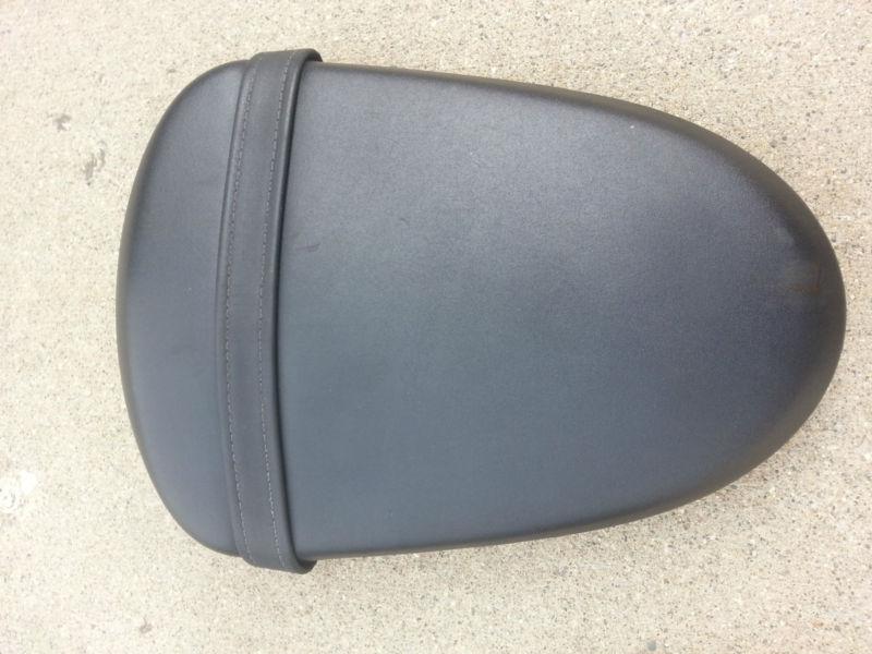 Rear pillion passenger seat oem 2007 2008 suzuki gsxr 1000 gsx-r1000 k7 07 08