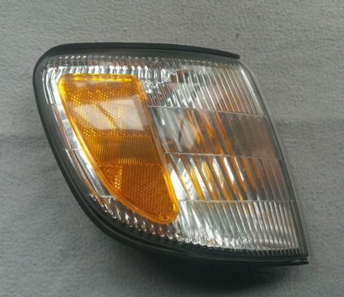 01 02 subaru forester right passenger corner marker light lamp oem