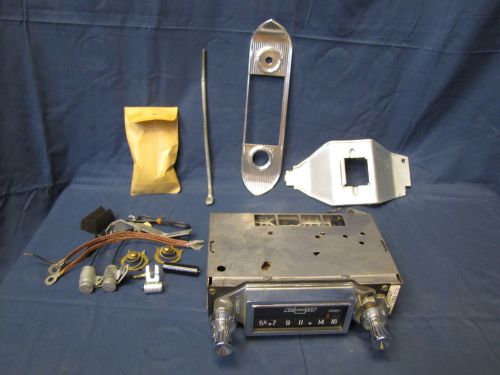 Working vintage 1960&#039;s chevy delco am radio 7287246-2 nova ii corvair all parts!