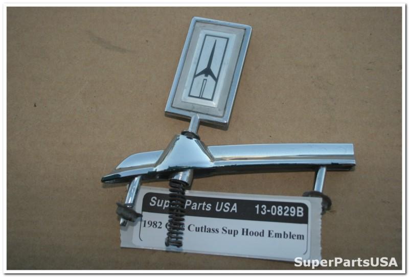 1982 olds cutless supreme hood emblem badge 13-0829b